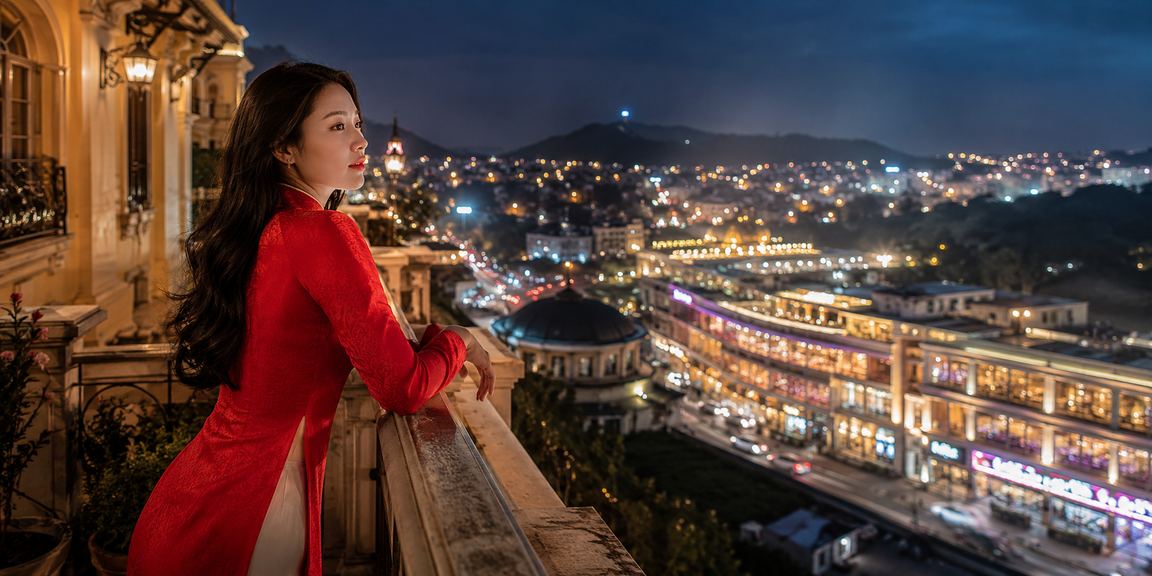 Người phụ nữ áo dài tại Đà Lạt tham gia cá cược thể thao trực tuyến trên điện thoại